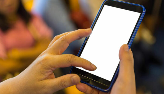 Here’s how seniors can save on cell phone expenses