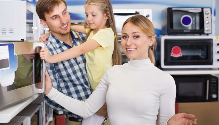 Things to consider while going microwave shopping
