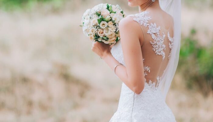 15 Tips for Buying a Wedding Dress Online