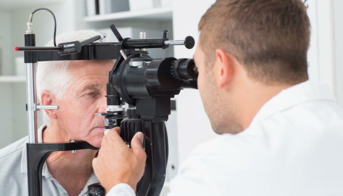 Cataract Surgery – Here’s What You Need To Be Aware Of