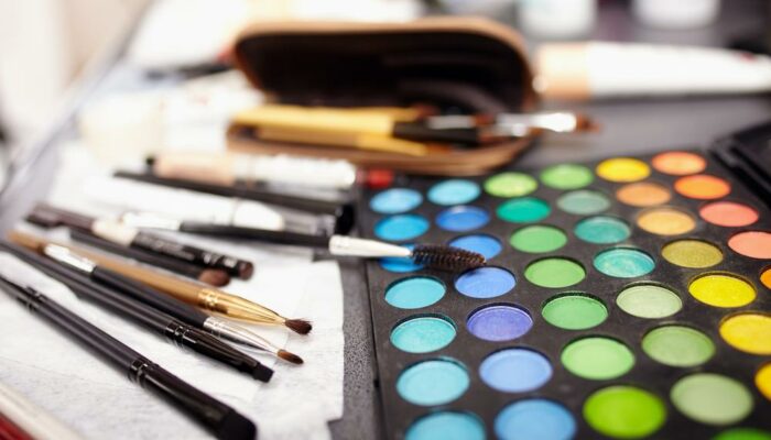 How to become a pro at doing natural looking makeup