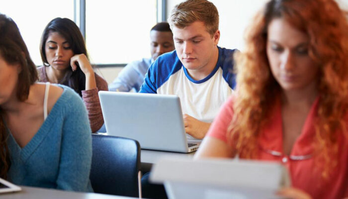 How to intern and earn money when in college