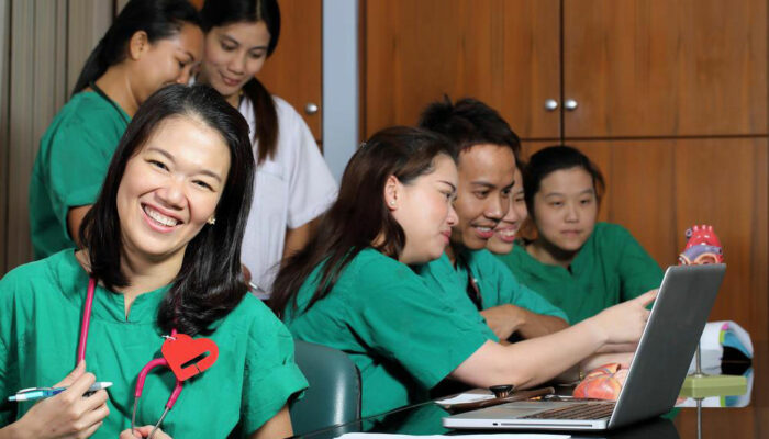 Reasons why online RN to BSN programs are better than regular ones