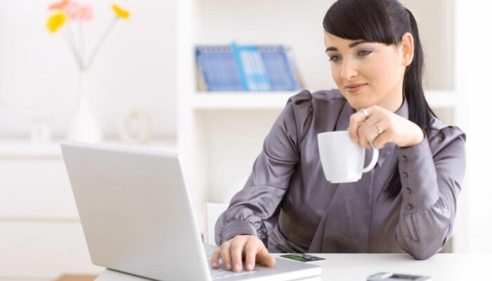 The advantages of studying an online management degree